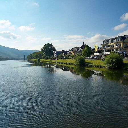 Sonnenuhr Acomodação com café da manhã Bernkastel-Kues Exterior foto