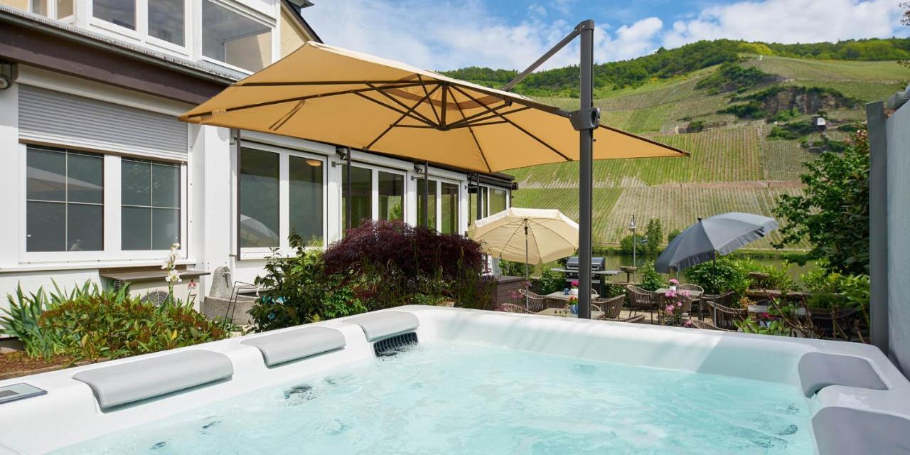 Sonnenuhr Acomodação com café da manhã Bernkastel-Kues Exterior foto