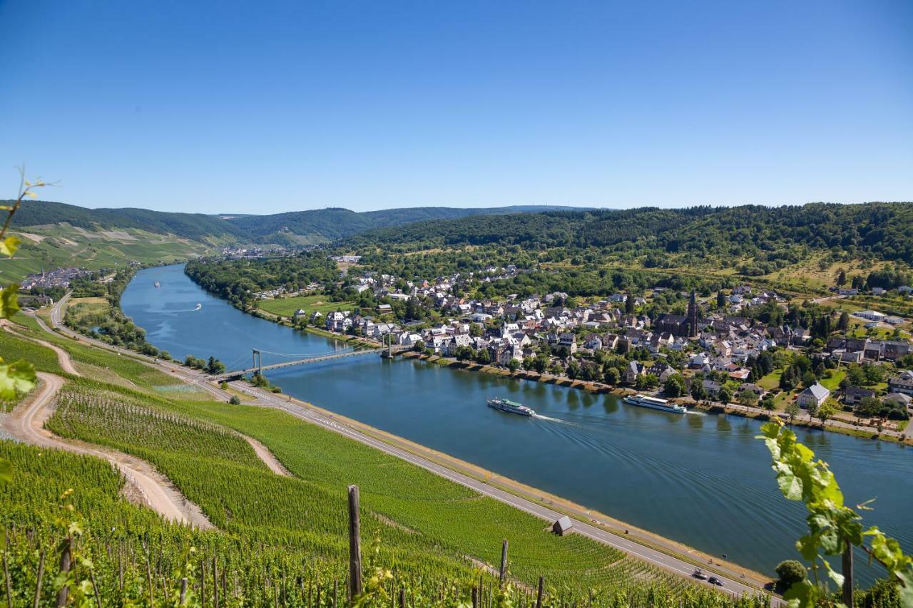 Sonnenuhr Acomodação com café da manhã Bernkastel-Kues Exterior foto