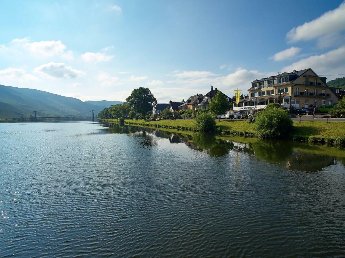 Sonnenuhr Acomodação com café da manhã Bernkastel-Kues Exterior foto